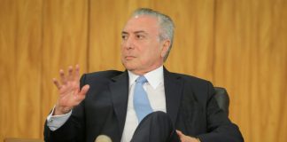 Câmara vota denúncia contra Temer e ministrosCâmara vota denúncia contra Temer e ministros