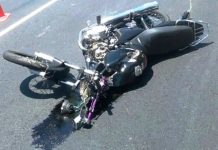 Motociclista morre ao bater em caminhão