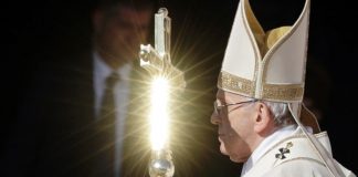 Papa canoniza 35 novos santos