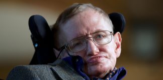 Físico ateu Stephen Hawking morre aos 76 anos