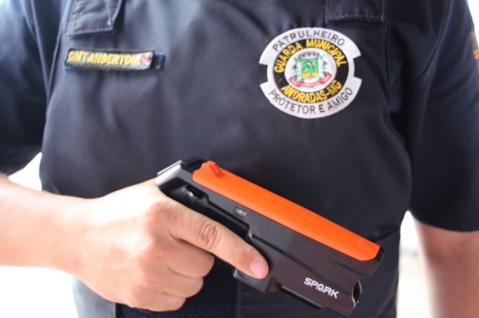 Guarda Municipal recebe dispositivos elétricos incapacitantes para atuar em Andradas
