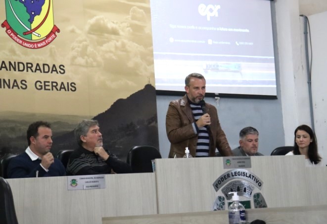 Rodrigo Lopes durante reunião com EPR